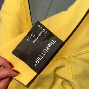 Aritzia TNA butter leggings